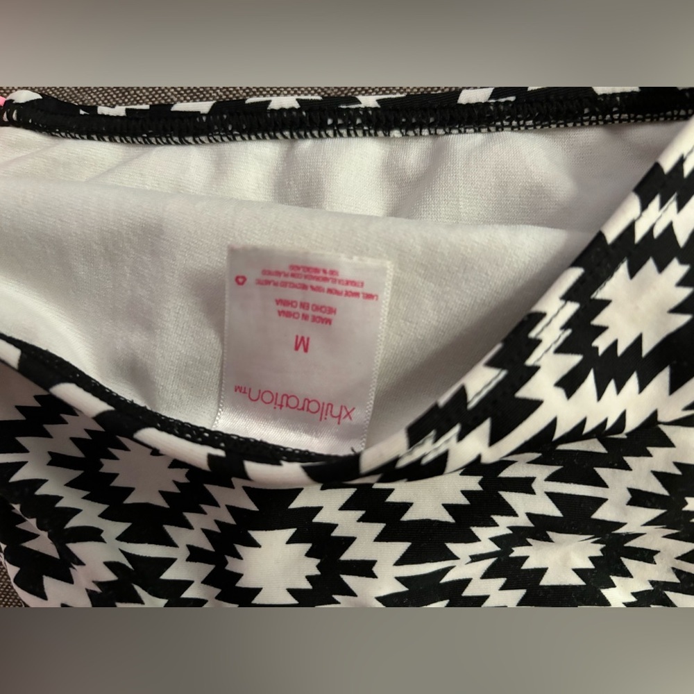 Xhilaration | great used bikini swimsuit. Strapless, art deco. Sz medium on both - Picture 8 of 15
